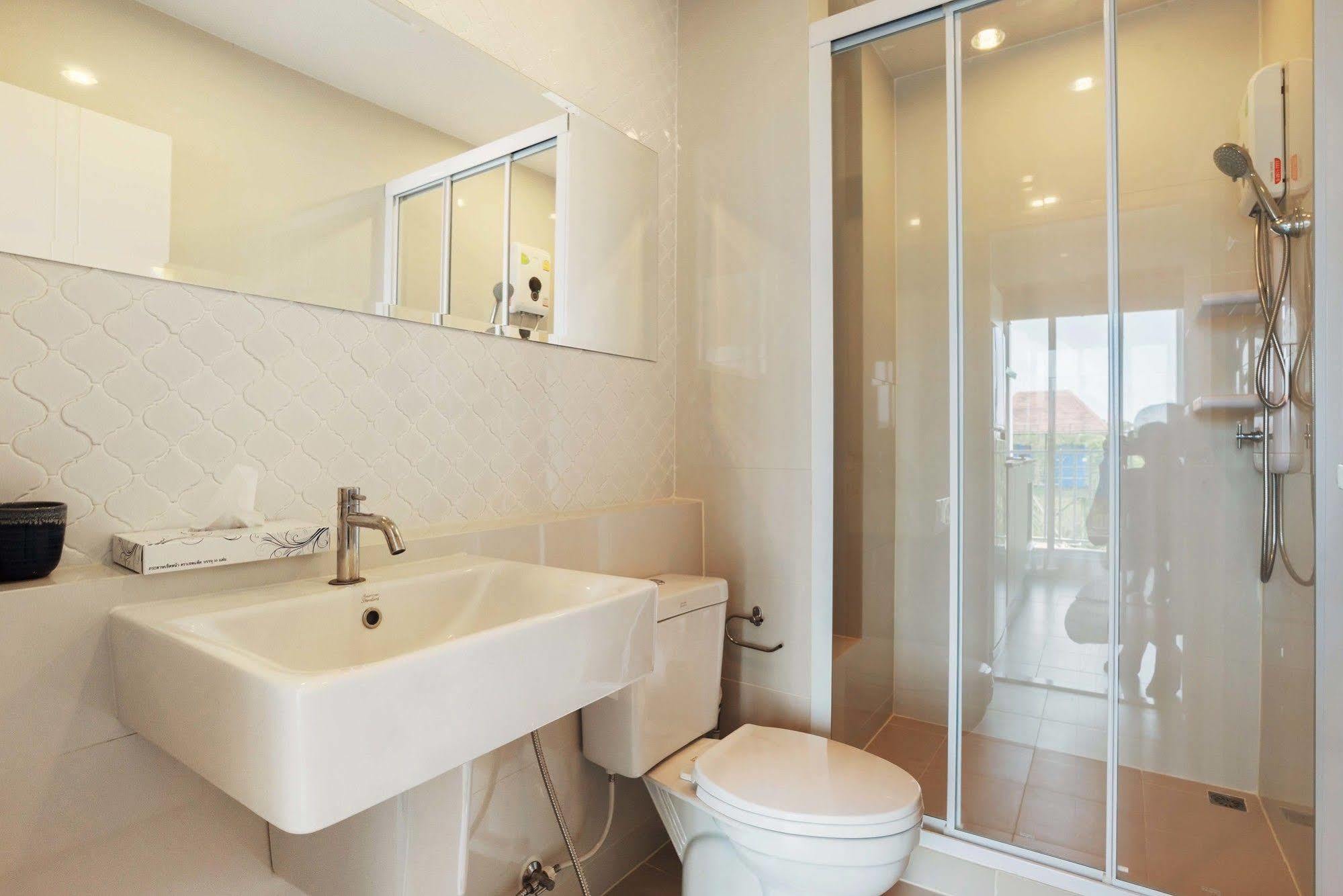 Favstay - The Base Downtown Phuket Luaran gambar